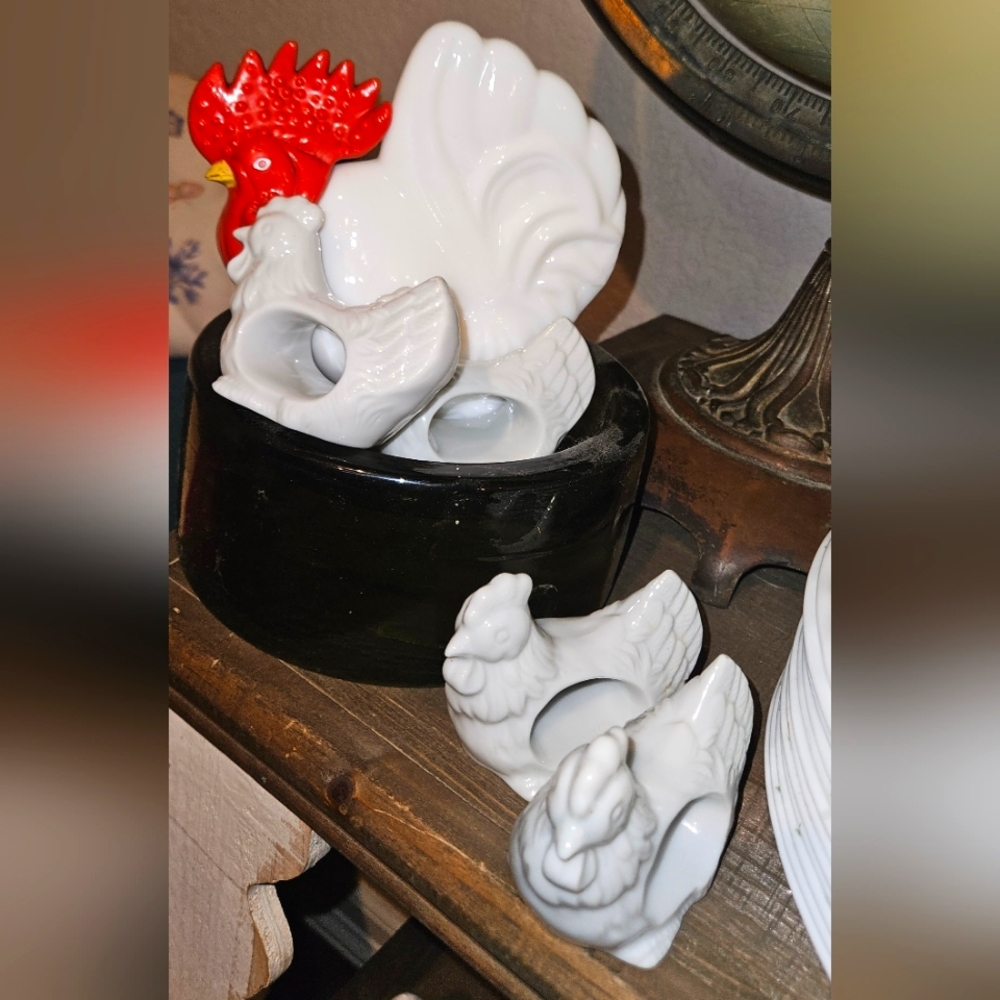 Vintage Rooster & Chicken Bundle Avon And Napkin Rings - Picture 1 of 4